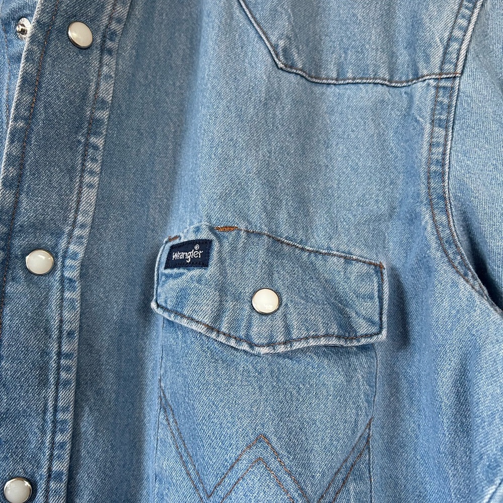 Like NEW Wrangler Mens Denim Pearl Snap Shirt Cowboy Western Medium